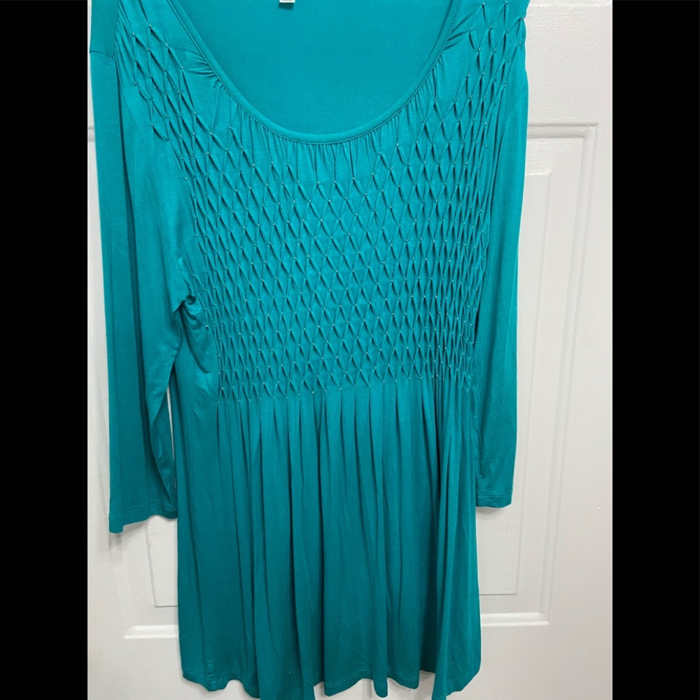 Beautiful Women's Teal Top with rhinestones